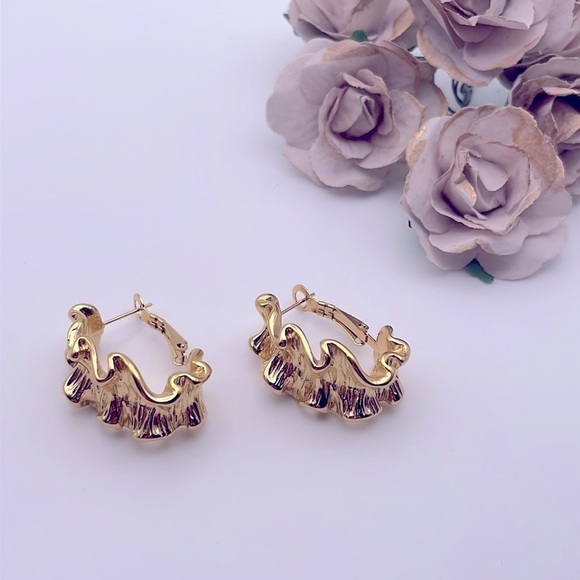 18K Gold Plated Luxury Design Texture Bump Earrings - Picture 5 of 8